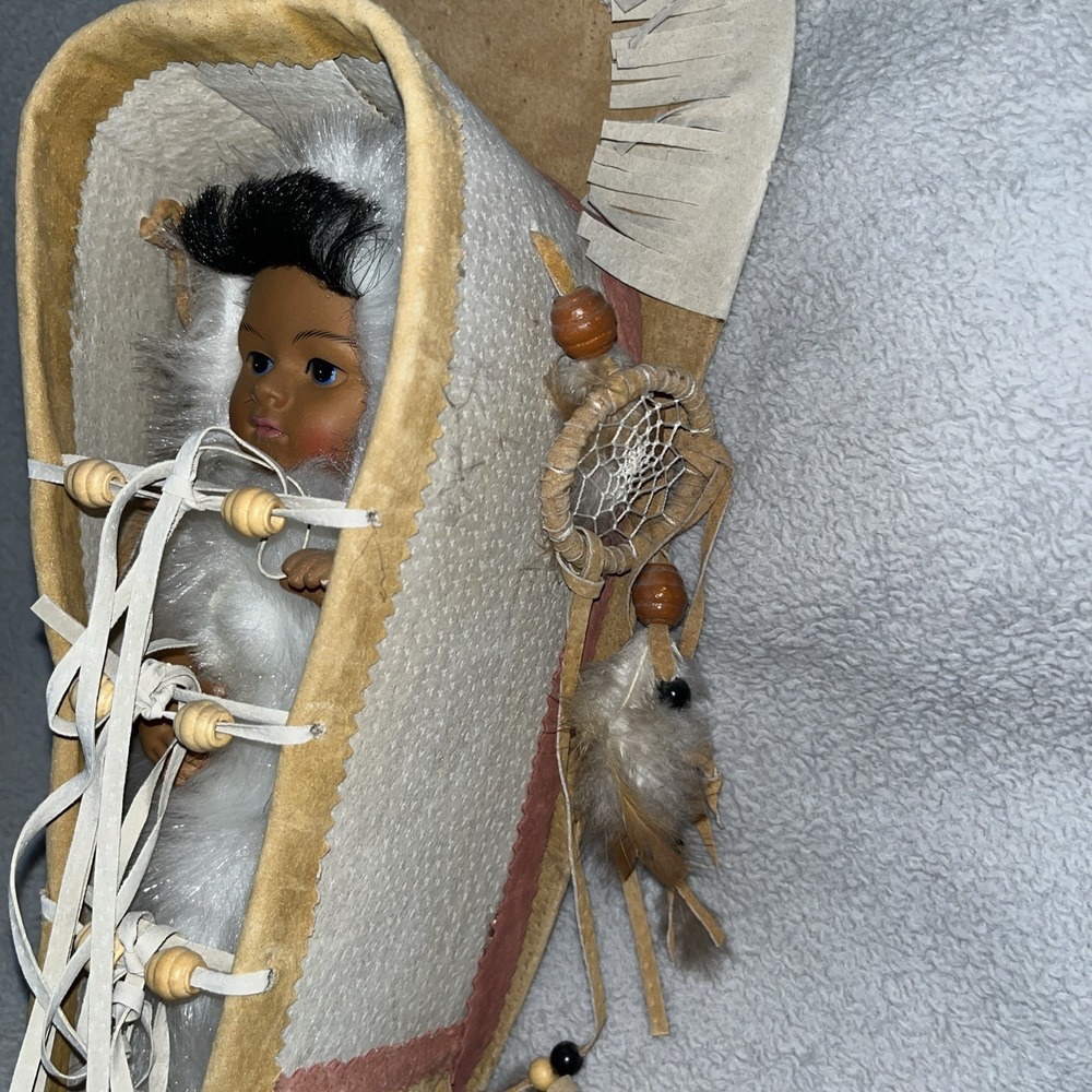 Vintage Papoose Indian Doll Leather Dream Catcher Eskimo Native In Cradle - Picture 4 of 12